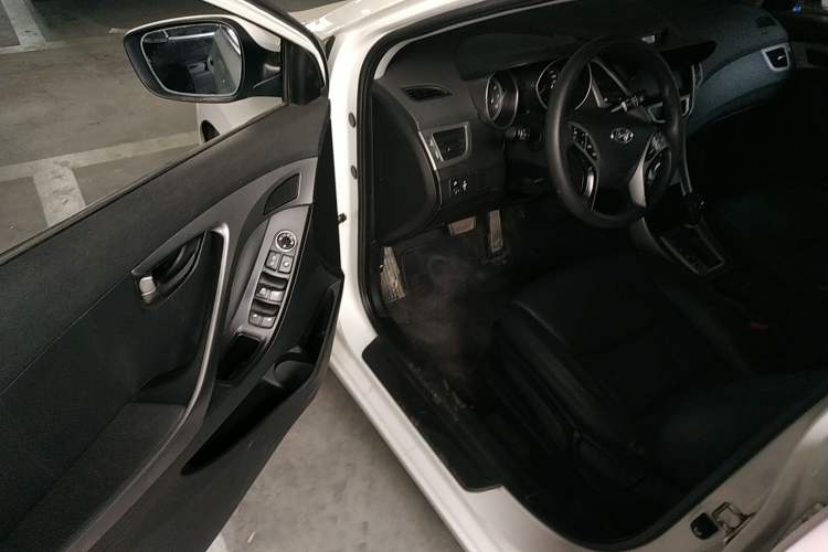 Used Hyundai Elantra 2016 1.6L Automatic Smart Version
