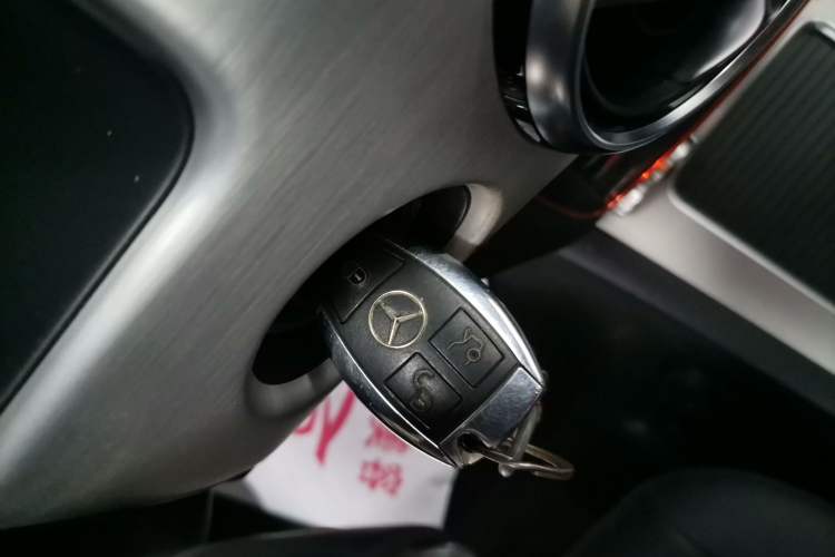 Used Mercedes-Benz GLK-Class 2013 GLK 300 4MATIC Dynamic Sunroof Model
