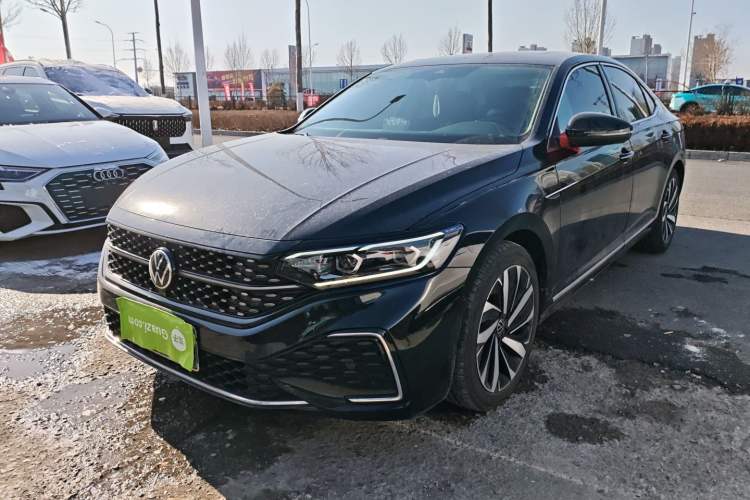 Used Volkswagen Passat 2022 330TSI Starry Luxury Edition – Exclusive Special Edition