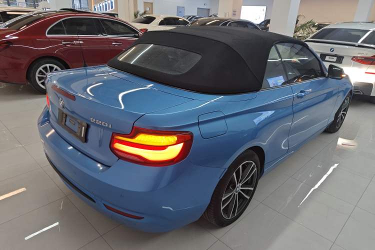 Used BMW 2 Series 2018 220i Convertible Coupe Sports Design Package
