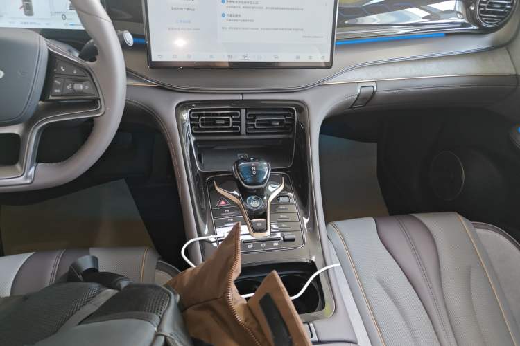 Used BYD Frigate 07 2024 Honor Edition DM-p 175KM All-Wheel-Drive Flagship Model
