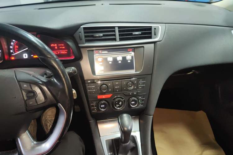 Used DS 5LS 2014 1.6T Elegant Version THP160