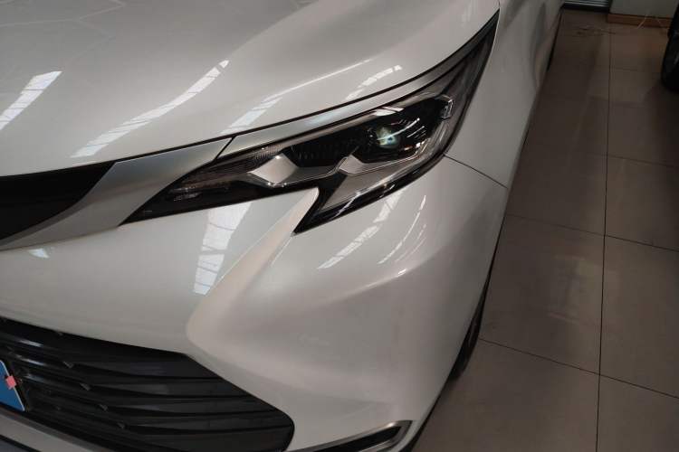 Used Toyota Sienna 2023 2.5L Hybrid Deluxe Edition
