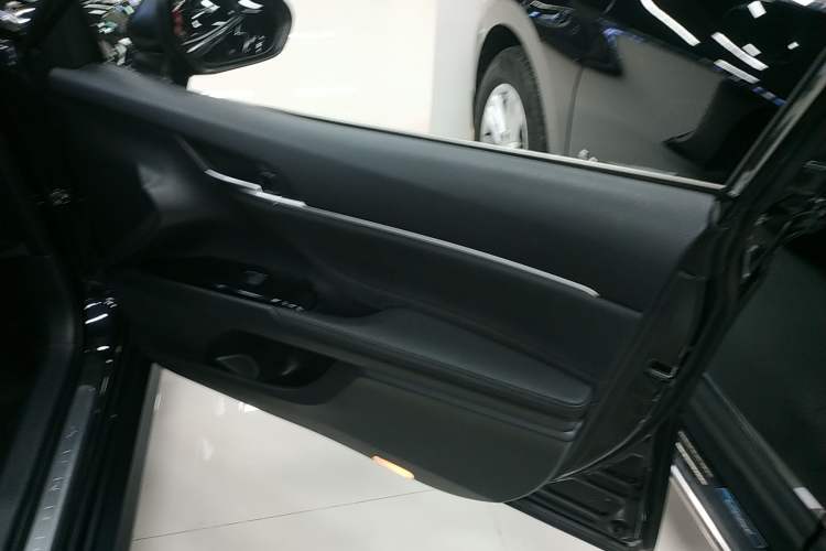 Used Toyota Camry 2021 2.0G Luxury Edition
