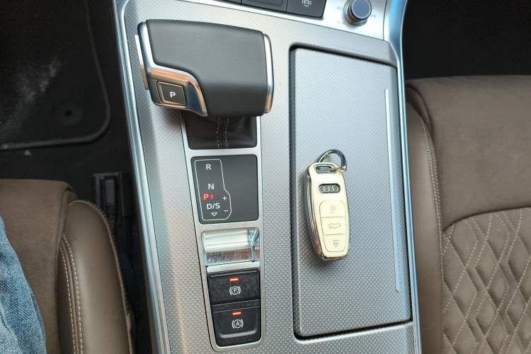 Used Audi A7L 2024 45TFSI quattro S-line Visionary Edition Flow Crystal Package
