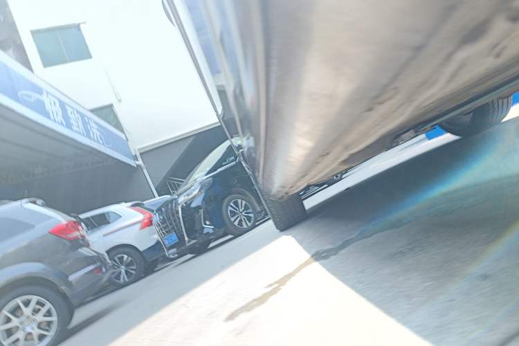 Used Volkswagen Phaeton 2011 3.6L V6 4-Seater Extended-Length Individual Edition
