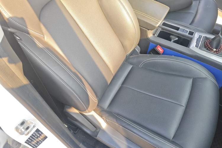 Used Roewe RX5 2019 20T Two-Wheel Drive Manual 4G Connect Platinum Edition
