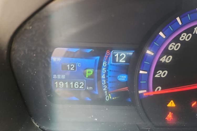 Used BYD M6 2013 2.4L Automatic Prestige Model
