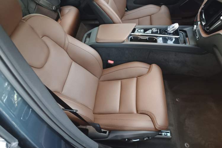 Used Volvo XC60 New Energy 2025 Plug-in Hybrid Long-Range All-Wheel Drive Smart Luxury Edition