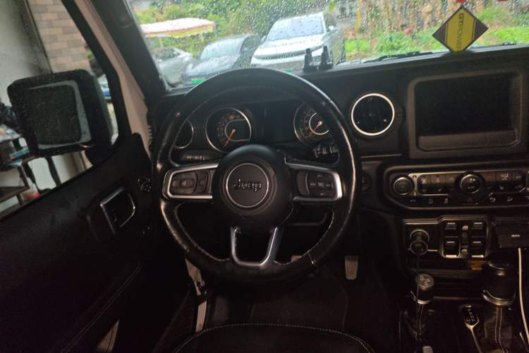 Used  Wrangler 2019 2.0T Sahara Four-Door Version China VI Emission Standard