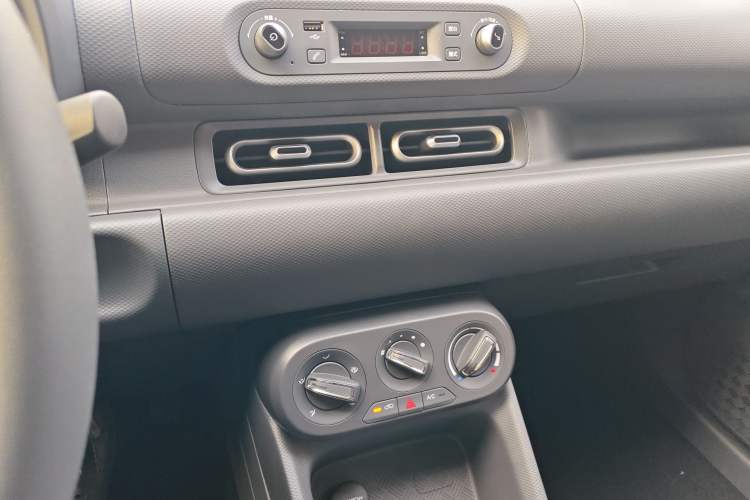 Used Wuling Hongguang New Energy 2024 All-Electric Model 300KM Practical Version