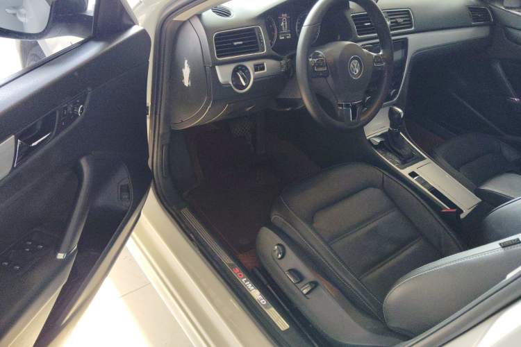 Used Volkswagen Passat 2014 1.8TSI DSG 30th Anniversary Edition
