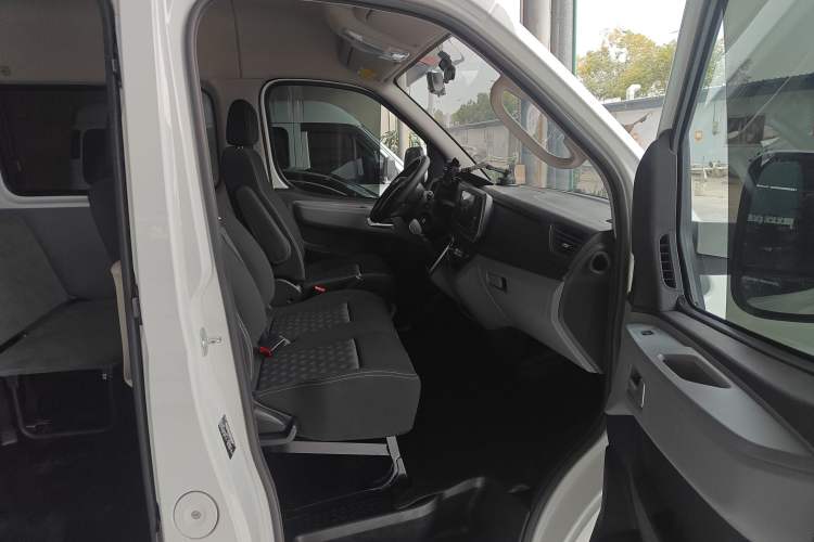 Used SAIC MAXUS Xintu V80 2025 PRO Aoyuntong 2.0T Manual Long Wheelbase Mid-Height 6/7/8/9-Seater