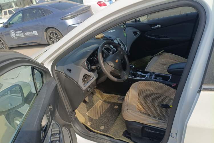 Used Chevrolet Cruze 2017 1.5L Automatic Pioneer Sunroof Edition
