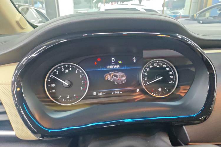 Used Buick GL8 2023 Facelifted Land Cruiser Executive Luxury Version
