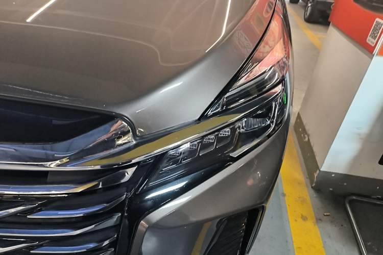 Used Buick GL8 2023 Land Executive Class 652T Luxury Model
