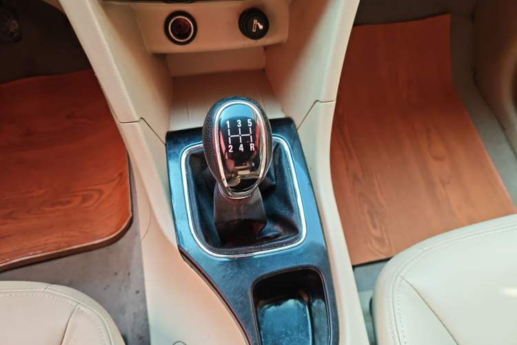 Used Baojun 730 2016 1.5L Manual Comfort Version 7 Seats China V Emission Standard
