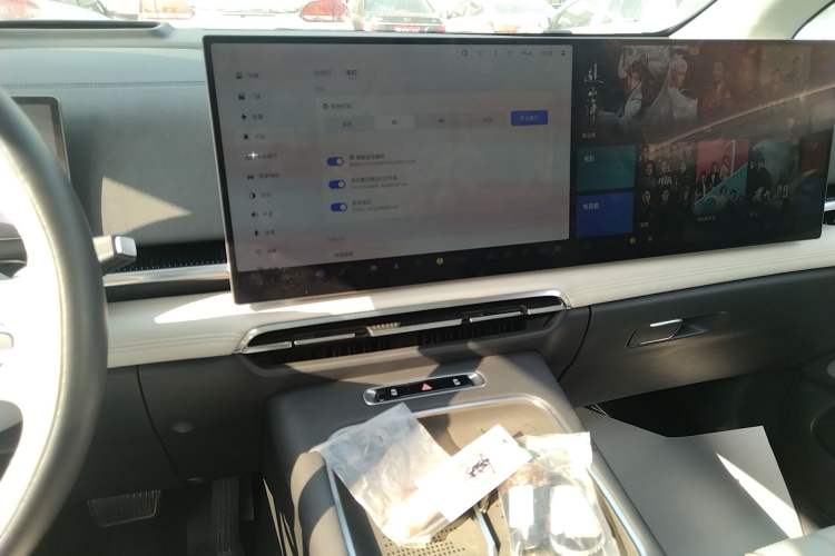 Used VOYAH Dream 2025 PHEV Four-Wheel-Drive Flagship Kunpeng Edition
