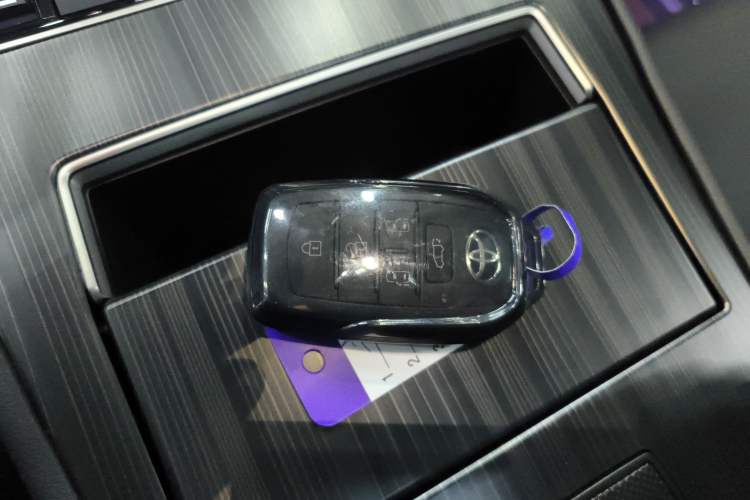 Used Toyota Sienna 2024 2.5L Hybrid Platinum Edition