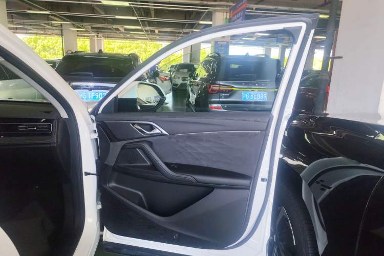 Used Roewe D5X DMH 2024 135 Tech Edition
