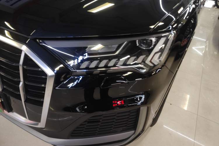 Used Audi Q7 2023 45 TFSI quattro S line Sport model
