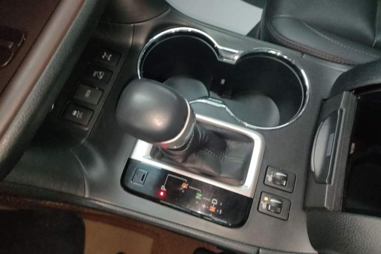 Used Toyota Highlander 2018 2.0T Four-Wheel Drive Luxury Edition 7 Seats China V Emission Standard