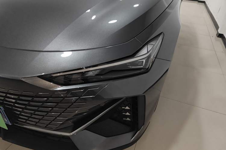Used Changan UNI-V 2022 1.5T Prestige Version
