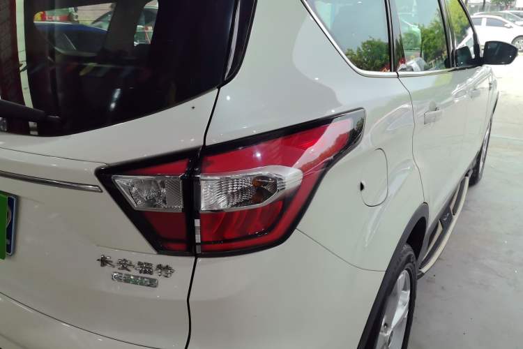 Used Ford Kuga 2018 EcoBoost 180 Two-Wheel-Drive Platinum Edition