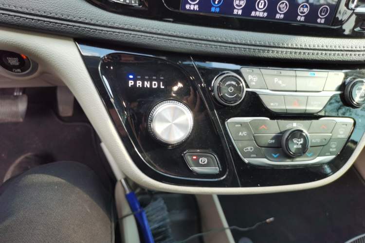 Used Chrysler Grand Voyager 2017 3.6L Premium Edition
