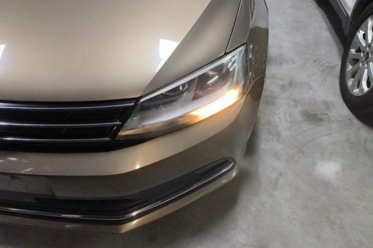 Used Volkswagen Sagitar 2015 1.6L Manual Comfort Model
