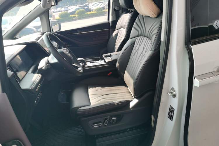 Used GAC Trumpchi M8 2024 Master Series Super Hybrid Edition