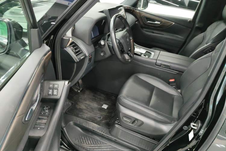 Used Toyota Vellfire 2024 Crown Dual-Engine 2.5L Ultimate Edition
