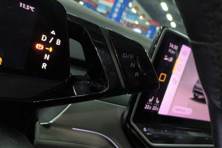 Used Volkswagen ID.6 CROZZ 2021 Long-Range PURE+ Edition
