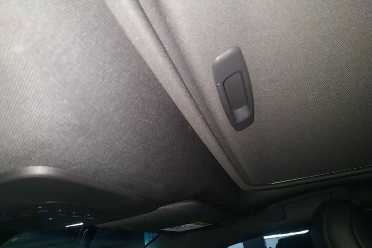 Used Toyota Avalon 2019 Dual-Engine 2.5L Luxury Edition China VI Standard
