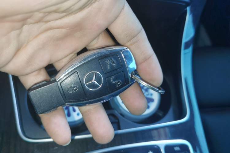 Used Mercedes-Benz GLC 2018 Facelift GLC 260 4MATIC Luxury Edition
