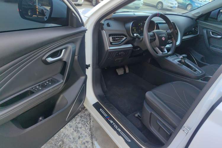 Used JETOUR X70M 2021 1.5T DCT Luxury Partner Model 7 Seats