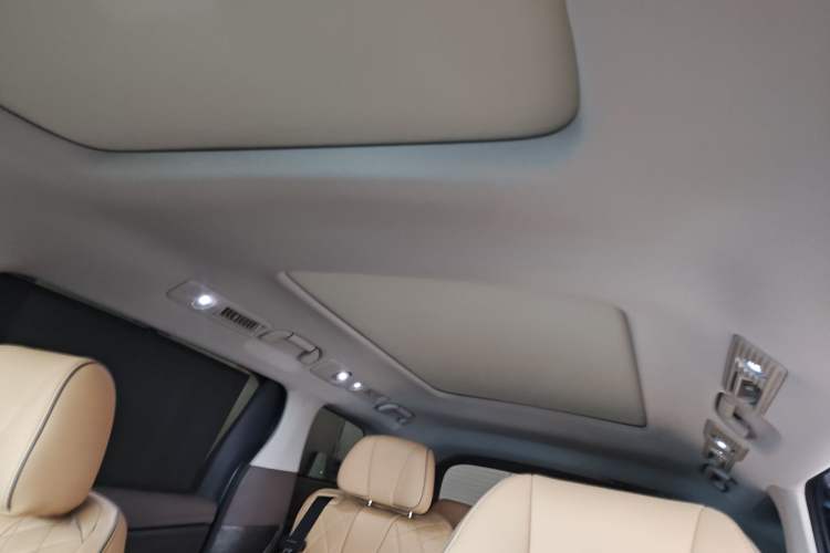 Used Denza D9 2022 DM-i 1040 Prestige Model