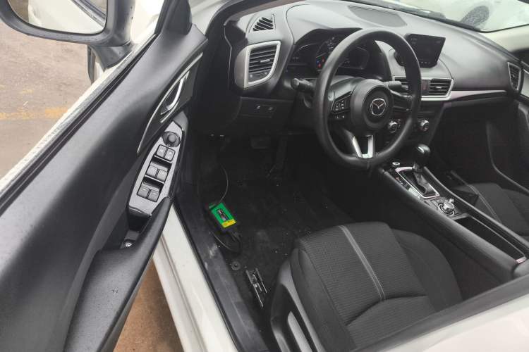 Used Mazda Mazda 3 Axela 2017 Sedan 1.5L Automatic Luxury Model Emission Standard China V
