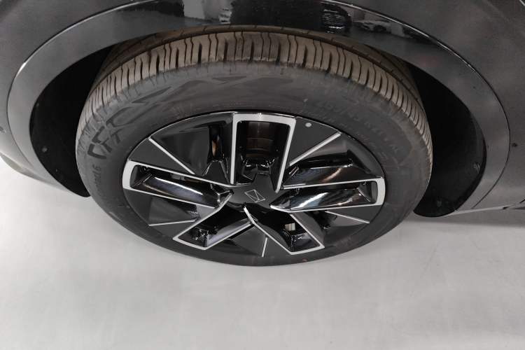 Used  11 2025 Ultra Extended-Range Edition
