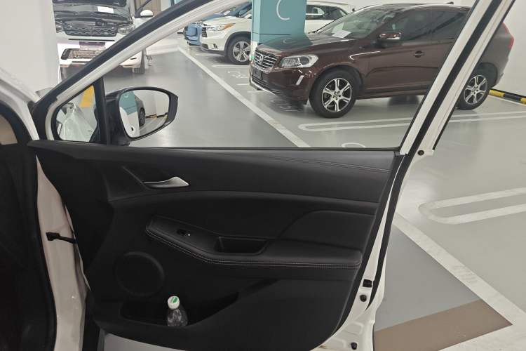 Used BYD Yuan New Energy 2019 EV535 Smart Connect Trendsetting Model
