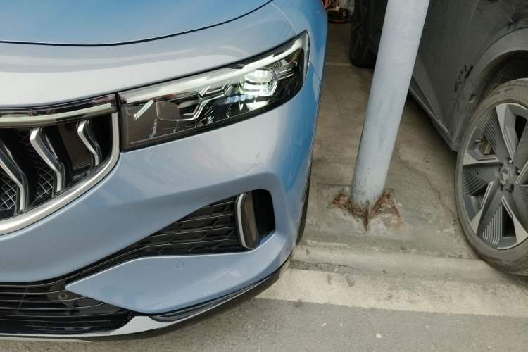 Used VOYAH FREE 2021 Four-Wheel Drive Standard Range-Extended Exclusive Luxury Package
