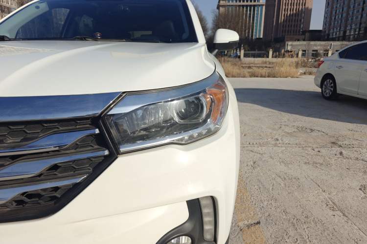 Used GAC Trumpchi GS4 2017 235T G-DCT Two-Wheel Drive Luxury Edition
