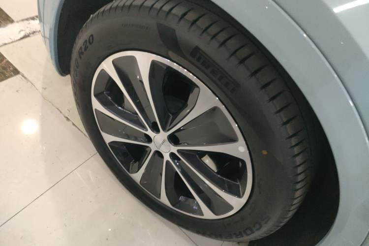 Used Hima Luxeed R7 2025 Range-Extended Version 251 km Max
