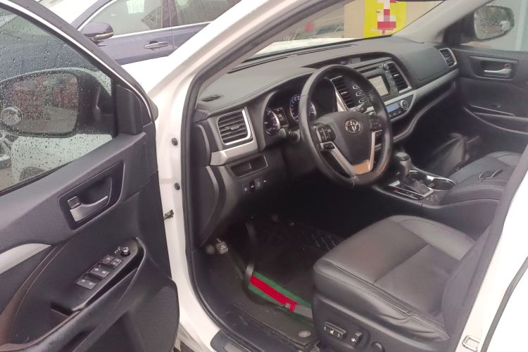 Used Toyota Highlander 2018 2.0T Two-Wheel Drive Luxury Edition 7 Seats China VI Standard
