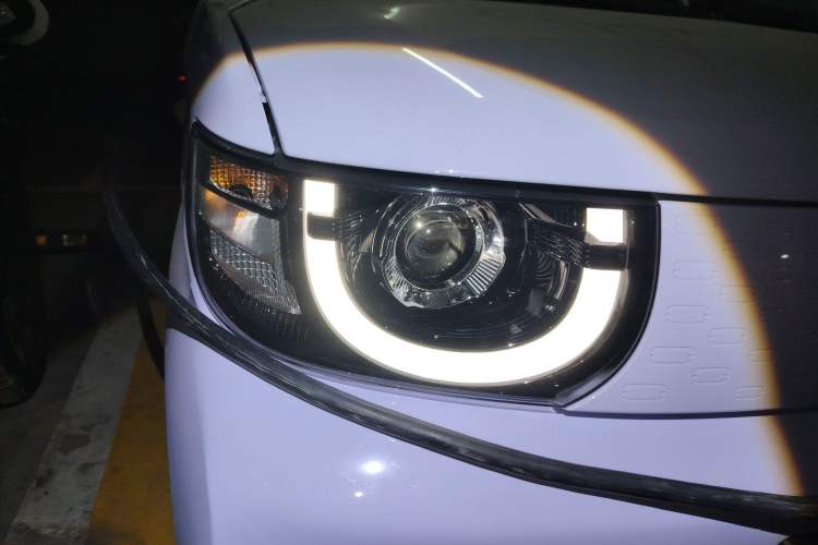 Used Chery QQ Ice Cream 2022 170km Sundae Phosphate Lithium-Ion
