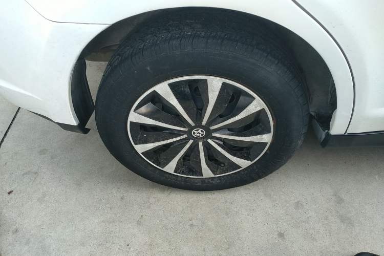 Used Venucia R50 2014 1.6L Automatic Splendid Edition