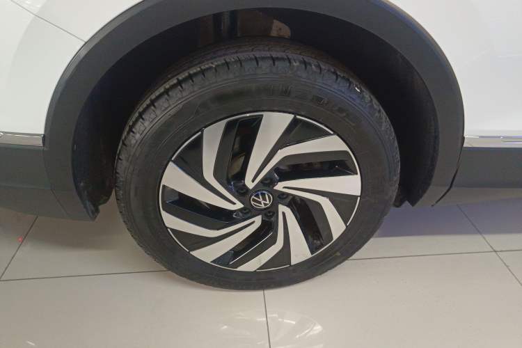 Used Volkswagen Tiguan L 2024 300TSI Automatic Two-Wheel Drive Smart Edition
