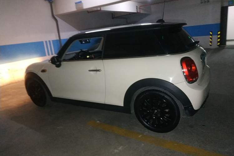 Used  MINI 2016 1.5T COOPER
