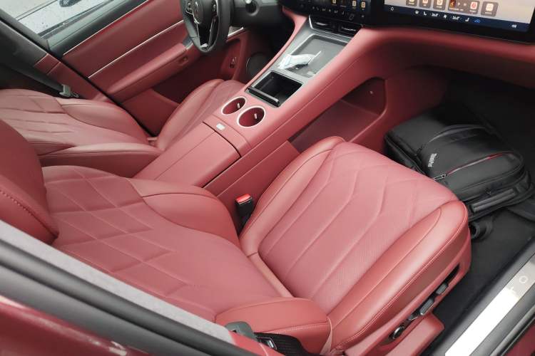 Used Hima AITO M8 2025 Extended-Range Ultra Version 53.4 kWh 5-Seater Edition
