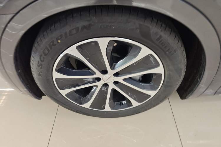 Used Hima Luxeed R7 2024 All-Electric 802 km Max
